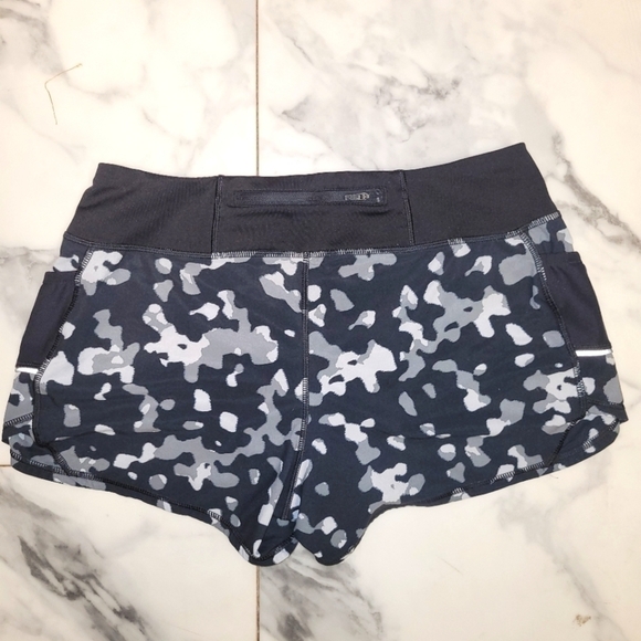 ATHLETA LEOPARD READY SET GO SHORT BLACK GREY WHITE SIZE M - Picture 4 of 16
